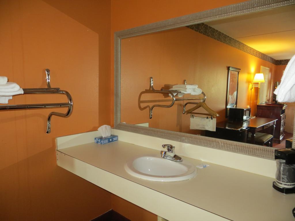 Americas Best Value Inn Ozark Luaran gambar